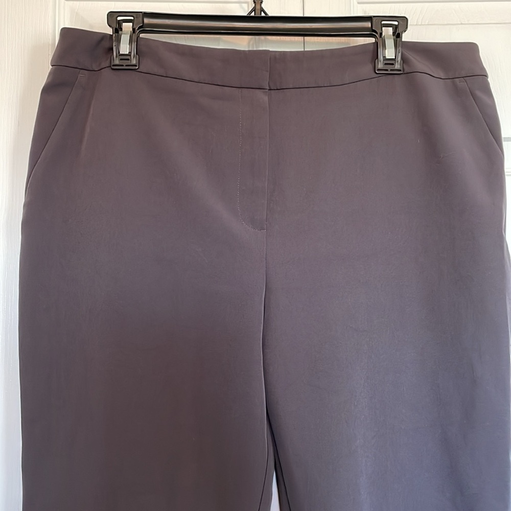 Women’s sz 14 Adrianna Papell gray dress pants. No pockets Slight tapered leg